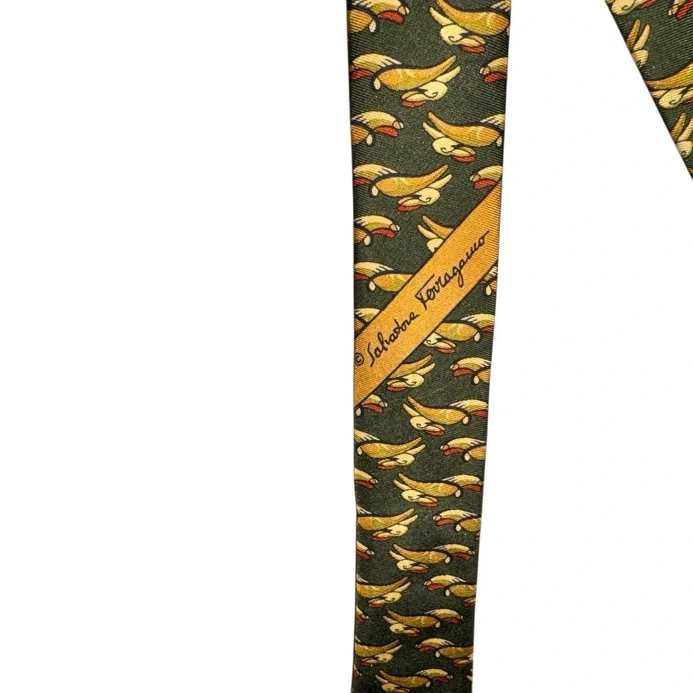 Salvatore Ferragamo Men's Classic Tie 100% Silk Made in Italy Rabbit Print EUC - Picture 4 of 6
